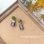 アーモンドグリーンとチロリアンタッセルのピアス