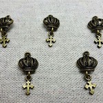 王冠のチャーム　５個SET　オススメ♡