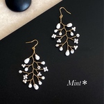 リーフピアス/イヤリング(白×ゴールド)