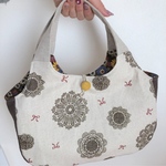 ふっくらコロンとしたバッグ♡大人可愛いドイリー柄