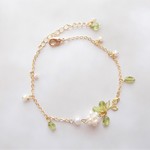 小さなシロツメクサのブレスレット　