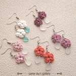 お花ニットのピアス +シーグラス