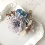 大人かわいいアンティークブルーのコサージュ