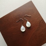 ホワイトシェル（白蝶貝）のシンプル一粒ピアス/イヤリング * 天然石