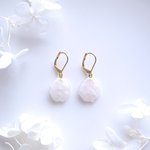 Everpink Sakura. 本物のお花　桜の花びらのシンプル揺れピアス　プリザーブドフラワー　ソメイヨシノ