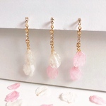 新作✨🌸ひらりきらきら桜たちの舞🌸✨イヤリングorピアス💎Swarovski chain swing💎