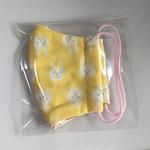 S  ダブルガーゼ立体マスク Sサイズ 黄色のうさぎ（内側は動物柄）