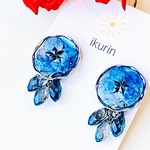 ブルーのお花のピアス