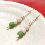 春の麗に三色団子ピアス