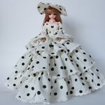 ジェニーちゃんの白地に黒の水玉ロングドレス