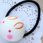 【再販】紅いほっぺのうさぎ饅頭のヘアゴム