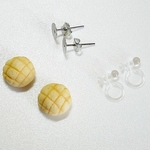 ふんわり焼きたてメロンパンのポストピアス