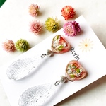 花びらのハートとクリアしずくのピアス