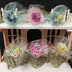 Ｔ様へ💕ミニクラッチブーケが完成致しました💐ミニチュアフラワー 樹脂粘土花
