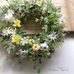 黄色い小花のリース
