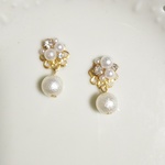 パールとビジューのピアス・イヤリング 