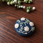 【ブローチorヘアゴムorパッチンピン】春色刺繍　ブルー