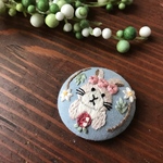 【ブローチorヘアゴムorパッチンピン】うさぎ刺繍　空色