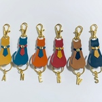【受注製作】本革　アルファベットチャーム　ネクタイ猫さんキーホルダー