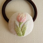 ＊春色チューリップの手刺繍ヘアゴム＊