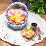 カゴ入りミニチュアパンとクマ型食パンのモーニングセット 〜水色のカゴ〜