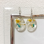 ［訳あり商品］［低価格］［イヤリング変更可］黄色いお花とパールのクリアピアス