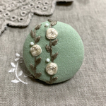 お花刺繍のブローチ　ミント色