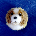 パールの首輪のキャバリアちゃん★犬★3Dブローチ★毛糸