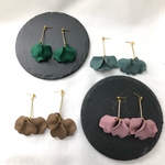ライトグレー　マットフラワーピアス/イヤリング