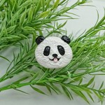 cheerful panda「陽気なパンダ」陶土ブローチ