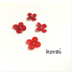 赤いお花ピアス