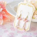 零れ桜の天然石ピアス