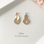ダイヤ 3連 ゴールド ピアス/イヤリング 金属アレルギー対応  大人　シンプル　