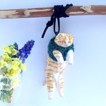 抱っこ猫ー茶トラ(緑ベスト)