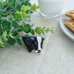 Dairy cows「くりくりした目のホルスタイン」陶土ブローチ