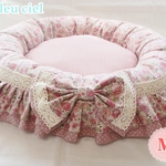 【ＳＡＬＥ!!】　クラッシックフラワーと秋色ドットのダブルフリルペットベッド　アンティークピンク（Ｍサイズ）