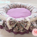 【ＳＡＬＥ!!】　クラッシックフラワーと秋色ドットのダブルフリルペットベッド　アンティークパープル（Ｍサイズ）