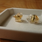 蜜色 シトリンの金継ぎイヤリング