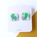 クリアベースのクスエアピアス／イヤリング