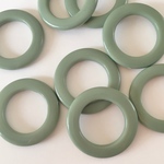 【8個】くすみカラーのアクリルリング　30mm