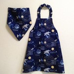 120cm 宇宙（ネイビー）ゴム紐　子供用エプロン（三角巾／給食帽・巾着袋オプション）
