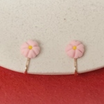耳元を飾るミニチュア桜の練り切りイヤリング(シルバー)