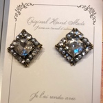 ビジューが煌めくピアス