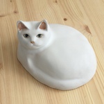 陶器の白猫