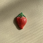 べっぴんいちごのブローチ　〜オーブン陶土〜