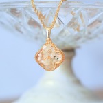 アイボリーフラワーモチーフ　ネックレス