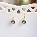 シンプル◇ひと粒ピアス  スワロフスキー デニムブルー  〈サージカルステンレス〉アレルギー対応　イヤリング SWAROVSKI