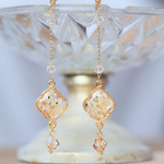 ナチュラルなアイボリーのチェーンピアス・イヤリング