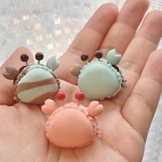 春のかにマカロン　ピンバッジ　ジェラート