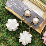 個性的＊Pearl×Infinity ring big flower ball ピアス/イヤリング